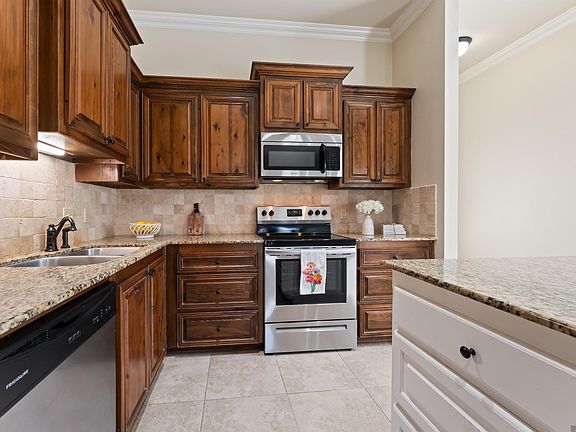 4th image of 1660 Seville Dr