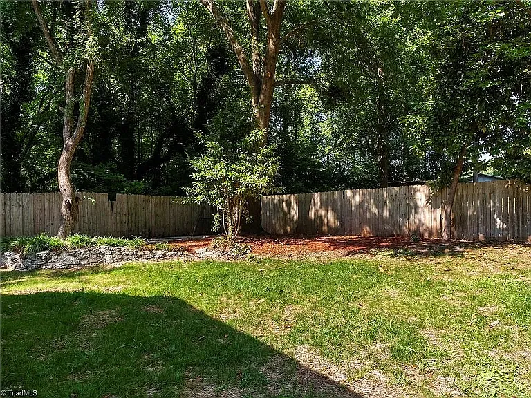 1313 Greenbriar St — Photo 32