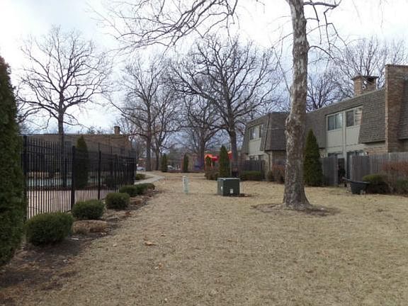 4th image of 1742 E 97th St