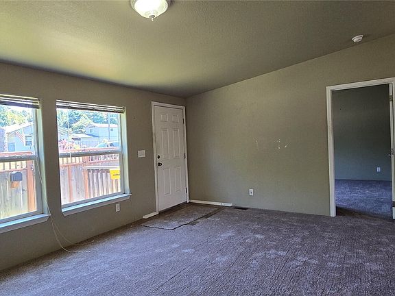 5th image of 532 E 6th Street