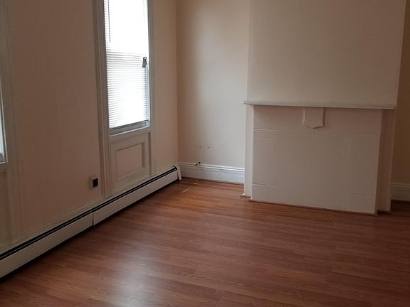 3rd image of 30 Vincent St Floor 1