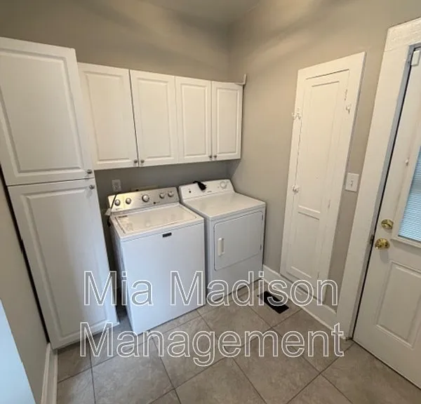 801 E 39th St — Photo 11
