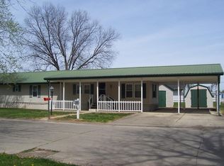 100 Jeanne Dr, Salem, IL 62881