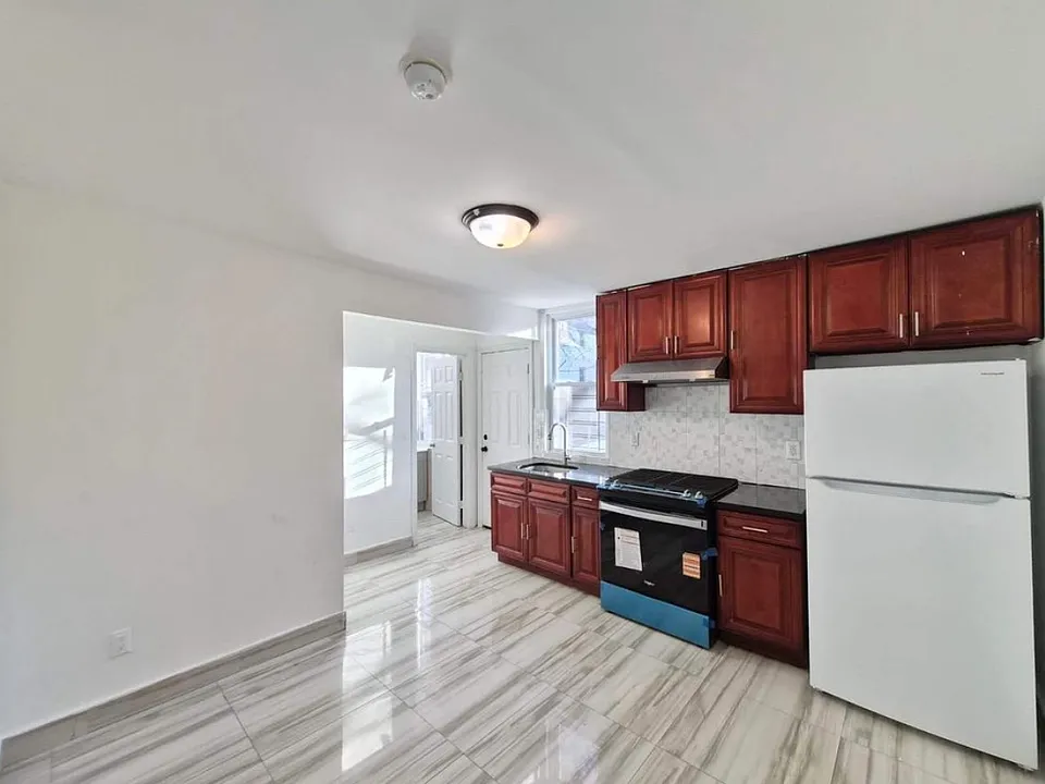 72 Harrison Ave #1