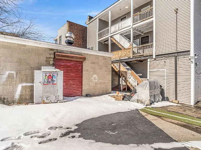 1322 Stratford Ave — Photo 8