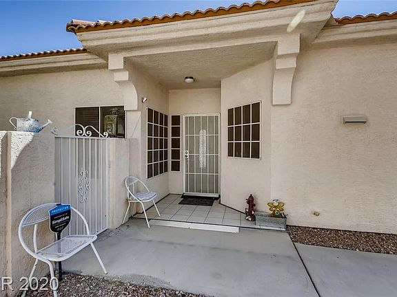 3rd image of 5712 Royal Castle Ln