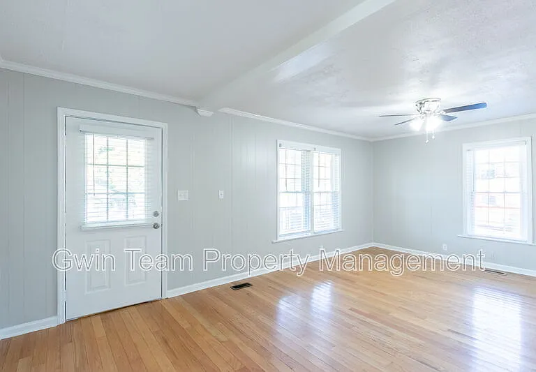 4715 S Lee St — Photo 4