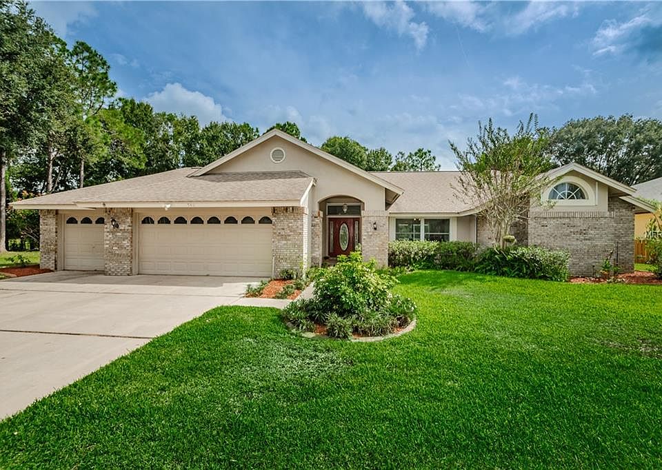 1st image of 580 Waterford Cir. E.