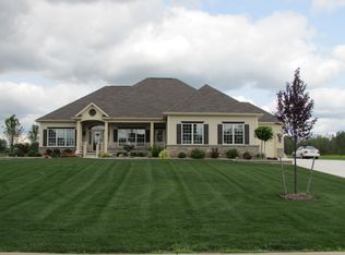 7163 Rolling Meadows Dr, North Tonawanda, NY 14120