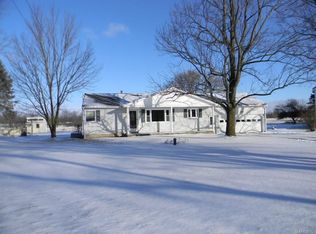 6737 Junction Rd, Pavilion, NY 14525