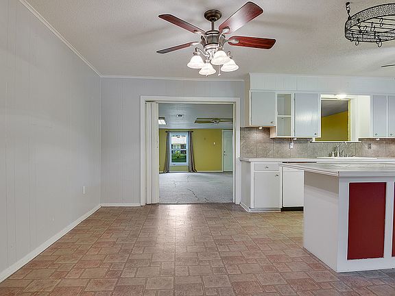 5th image of 749 Kennedy Ave
