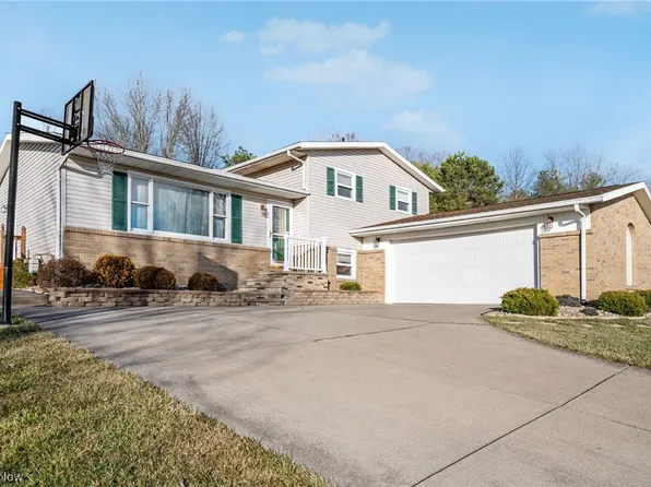 681 Greenbrier Sq NE, Bolivar, OH 44612