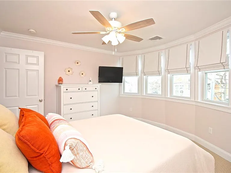 190 Coggeshall Ave — Photo 38