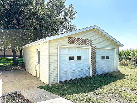 3rd image of 2808 College Dr
