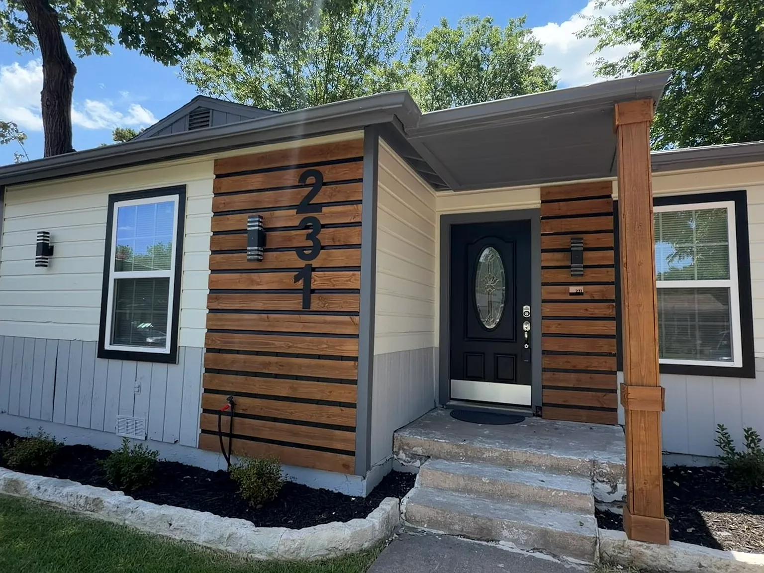 3 bed, 1012 sqft, $2,400 — Photo 2