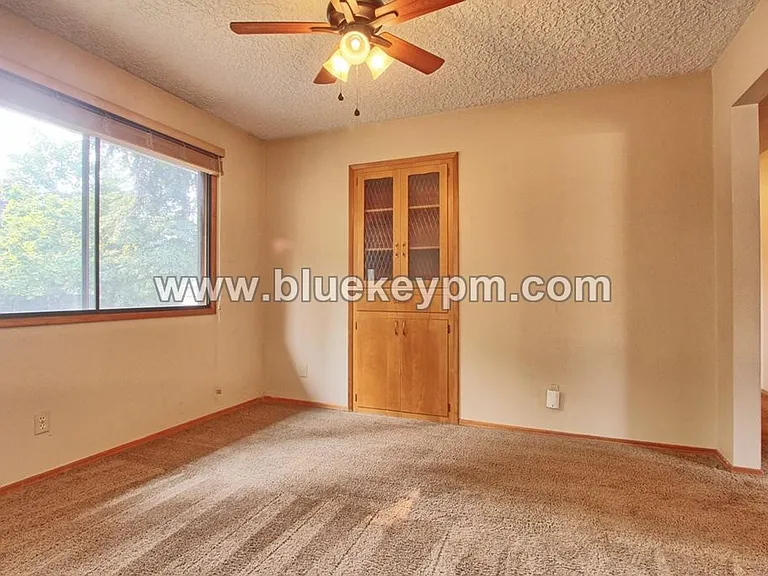 1102 NE 125th Ave — Photo 6