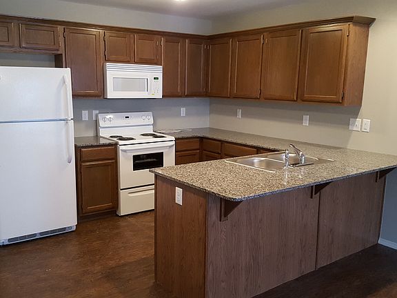 Kitchen w/Pantry