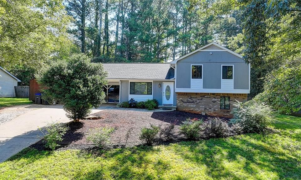 1st image of 702 Brighton Dr