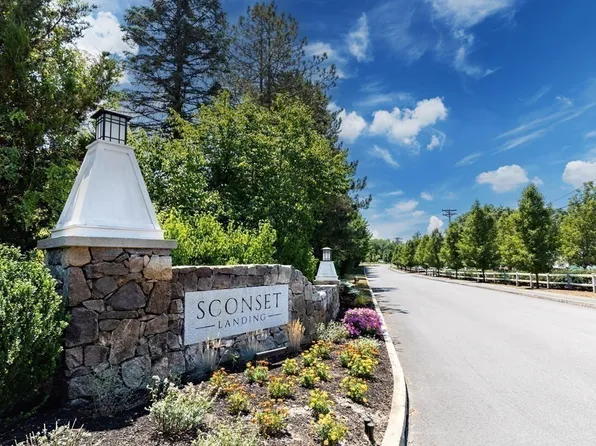 2 Longwood Ln #74, Hanover, MA 02339