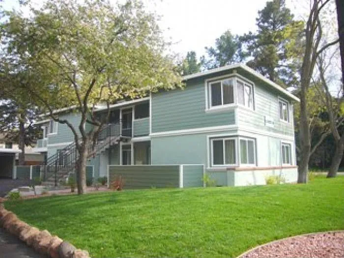 449 Waverley St photo 1