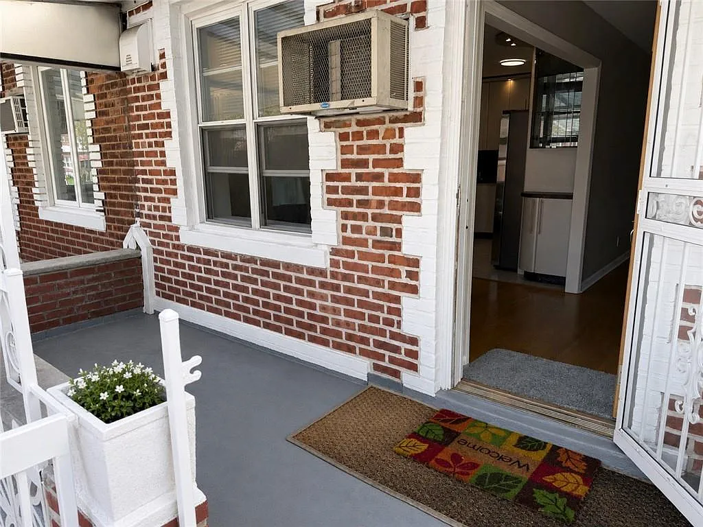 2 bed, 1.0 bath, 980 sqft, $2,950 — Photo 1