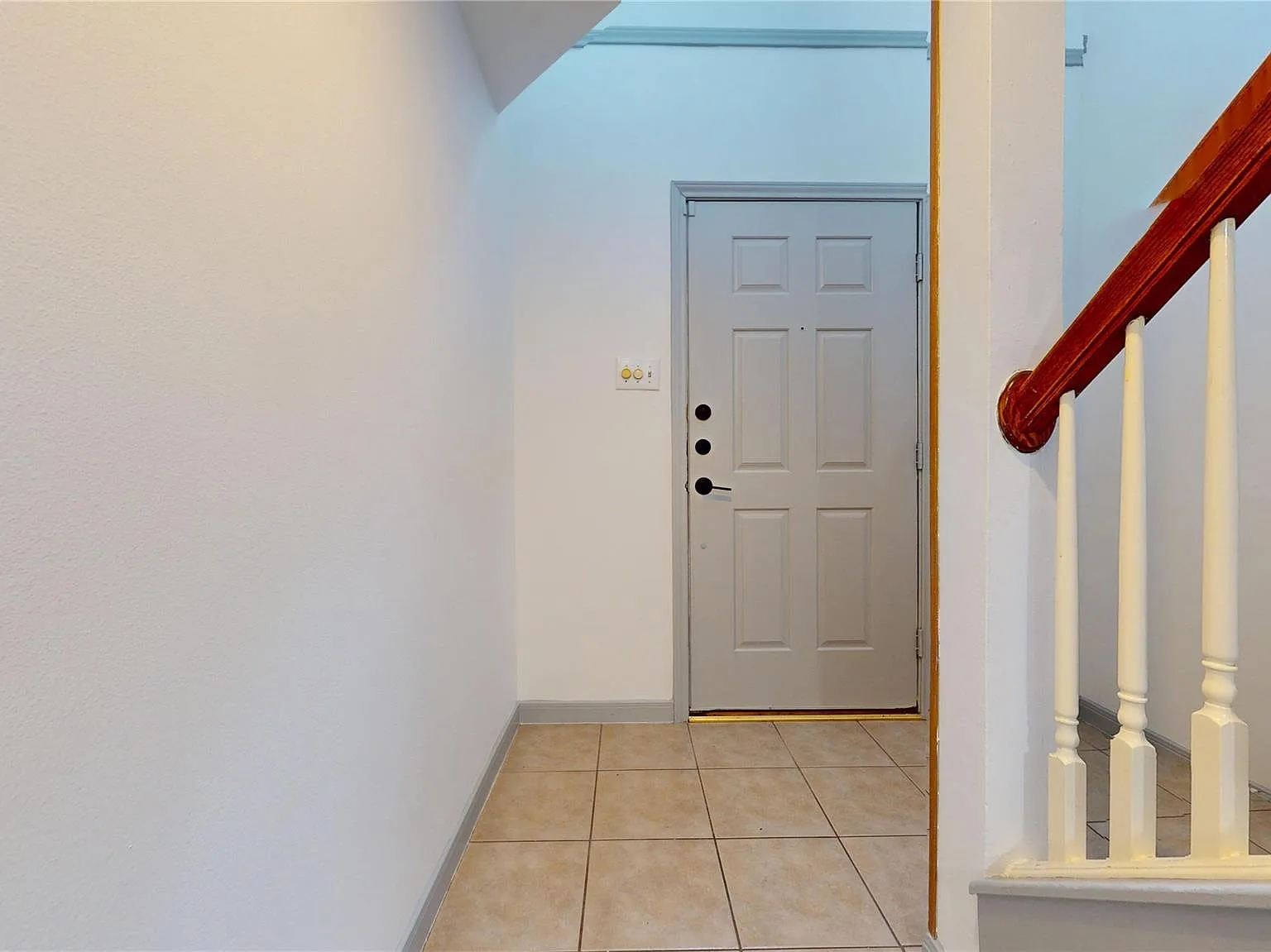 3 bed, 3.0 bath, 1996 sqft, $2,700 — Photo 3