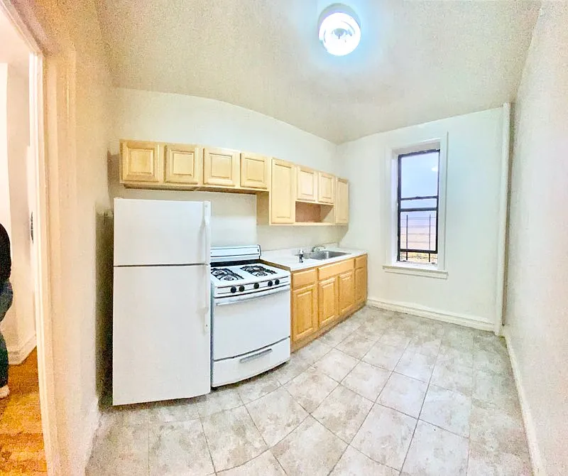 848 45th Street — Photo 2