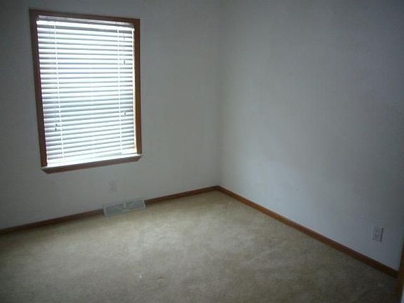 3rd image of 43 E Shannon Ave