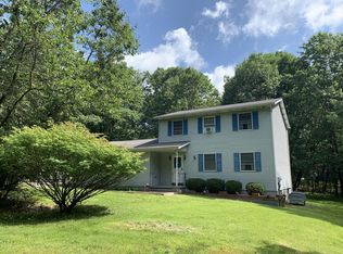 416 Cascade Dr, Effort, PA 18330