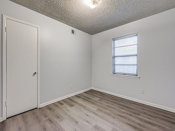 3rd image of 12442 Oberlin Dr