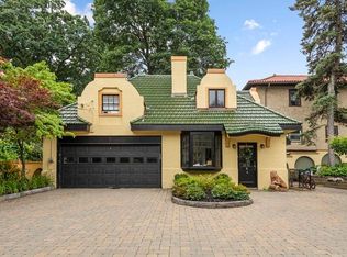 67 Powell St #C, Brookline, MA 02446