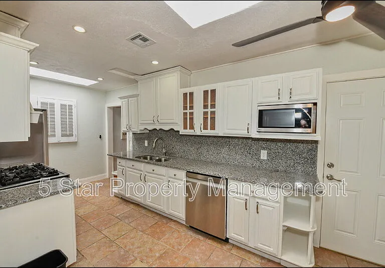 3030 Aurora Ave — Photo 22