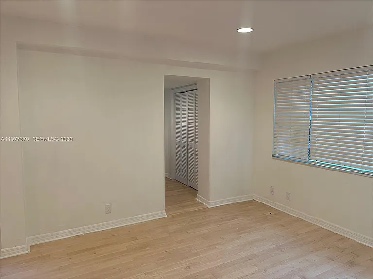 725 Navarre Ave — Photo 13