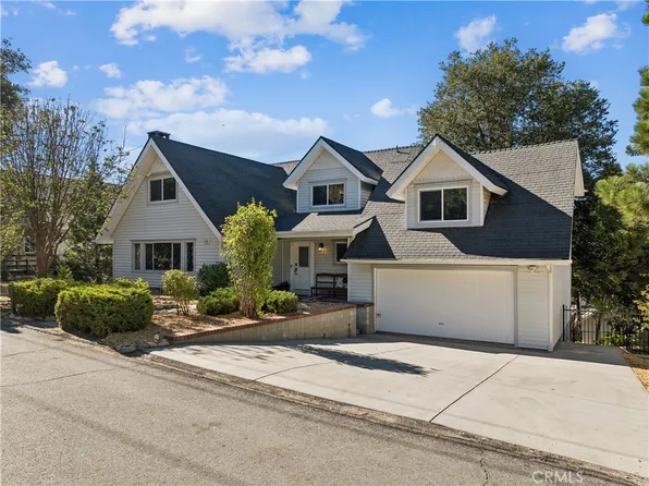 27535 Saint Bernard Ln, Lake Arrowhead, CA 92352