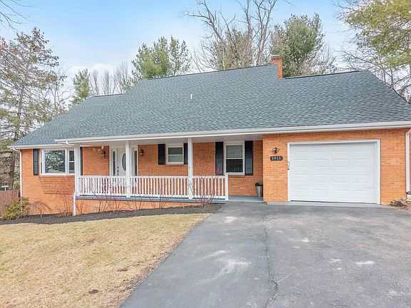 3rd image of 1411 Hillcrest Dr