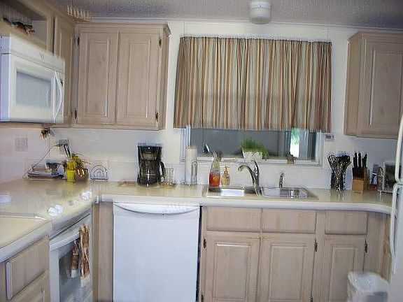3rd image of 4101 Huckleberry Ln