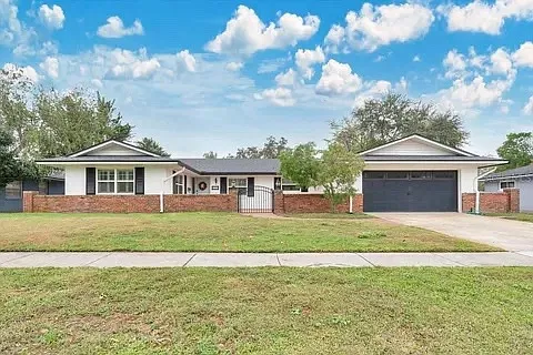 4 bed, 2105 sqft, $4,200 — Photo 1