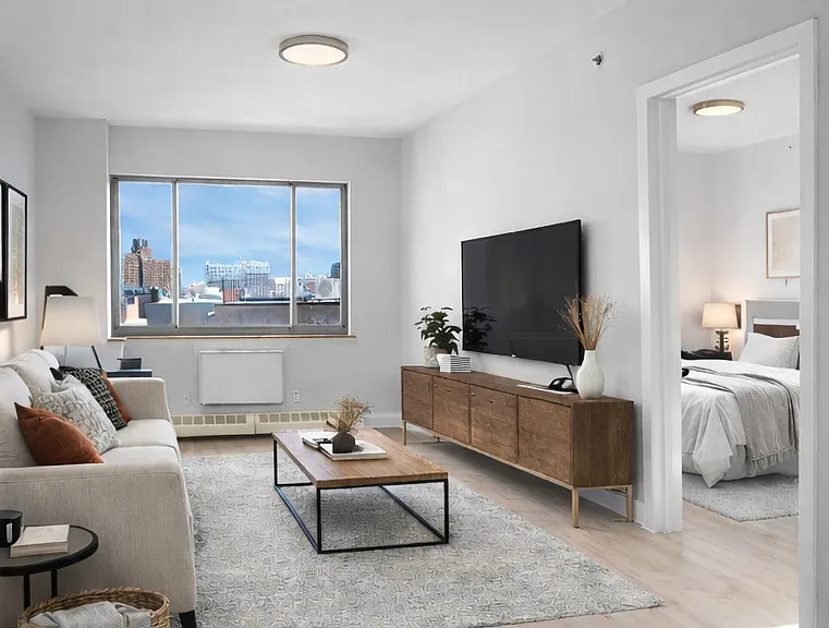 2205 3rd Ave #8D — Photo 2