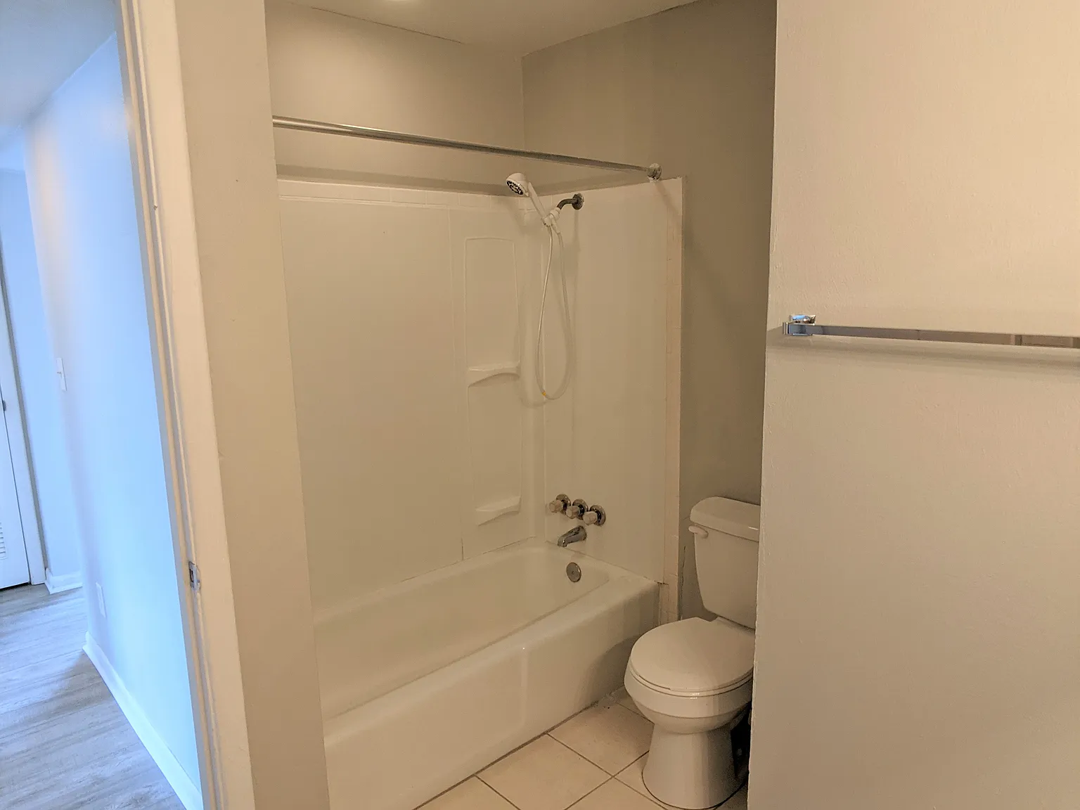 2 bed, 800 sqft, $949 — Photo 2