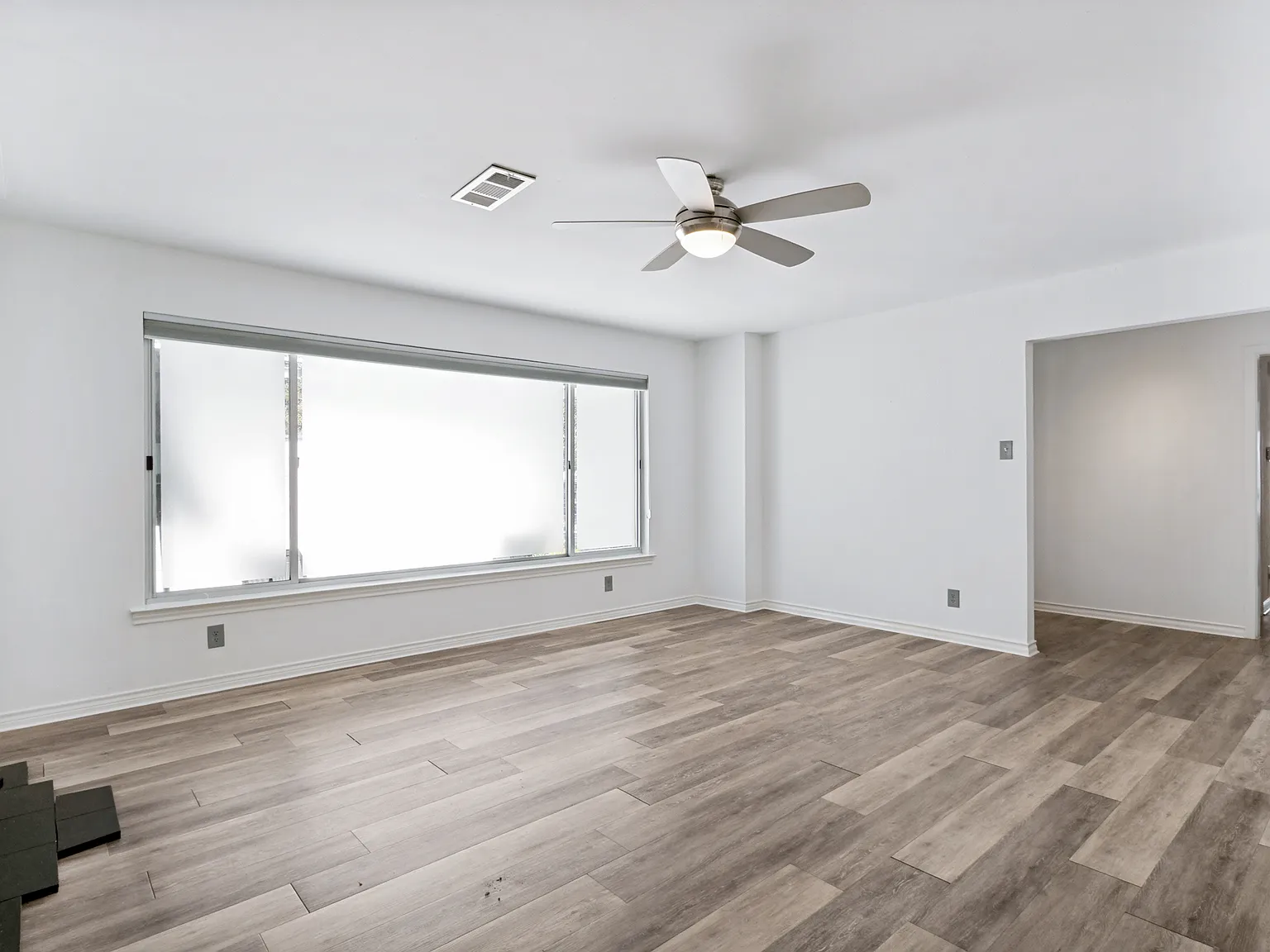 3 bed, 1983 sqft, $4,650 — Photo 4