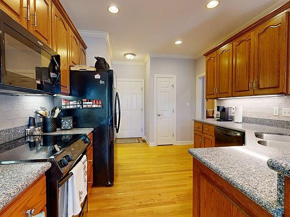 3rd image of 155 Foxberry Ln