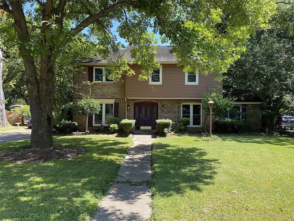 1st image of 107 Poinciana St
