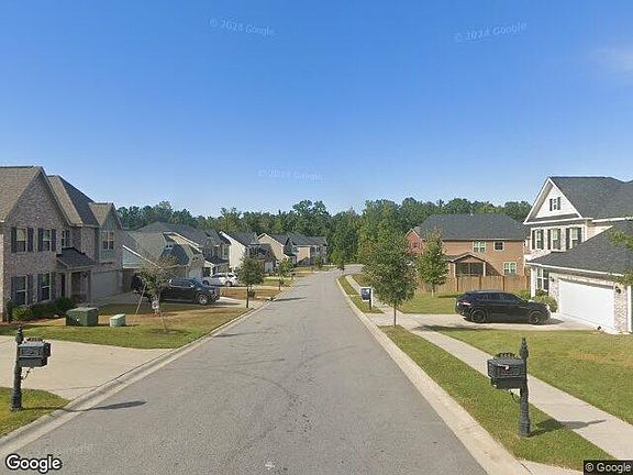 Exterior Neighborhood (street photo)