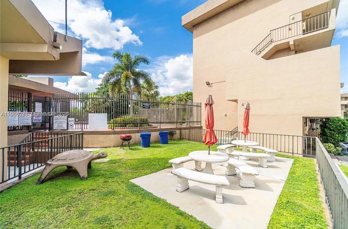 2 bed, 1026 sqft, $2,700 — Photo 3