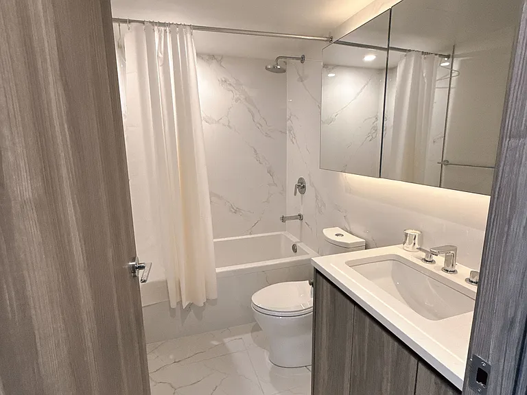 85 McMahon Dr #2608 — Photo 18