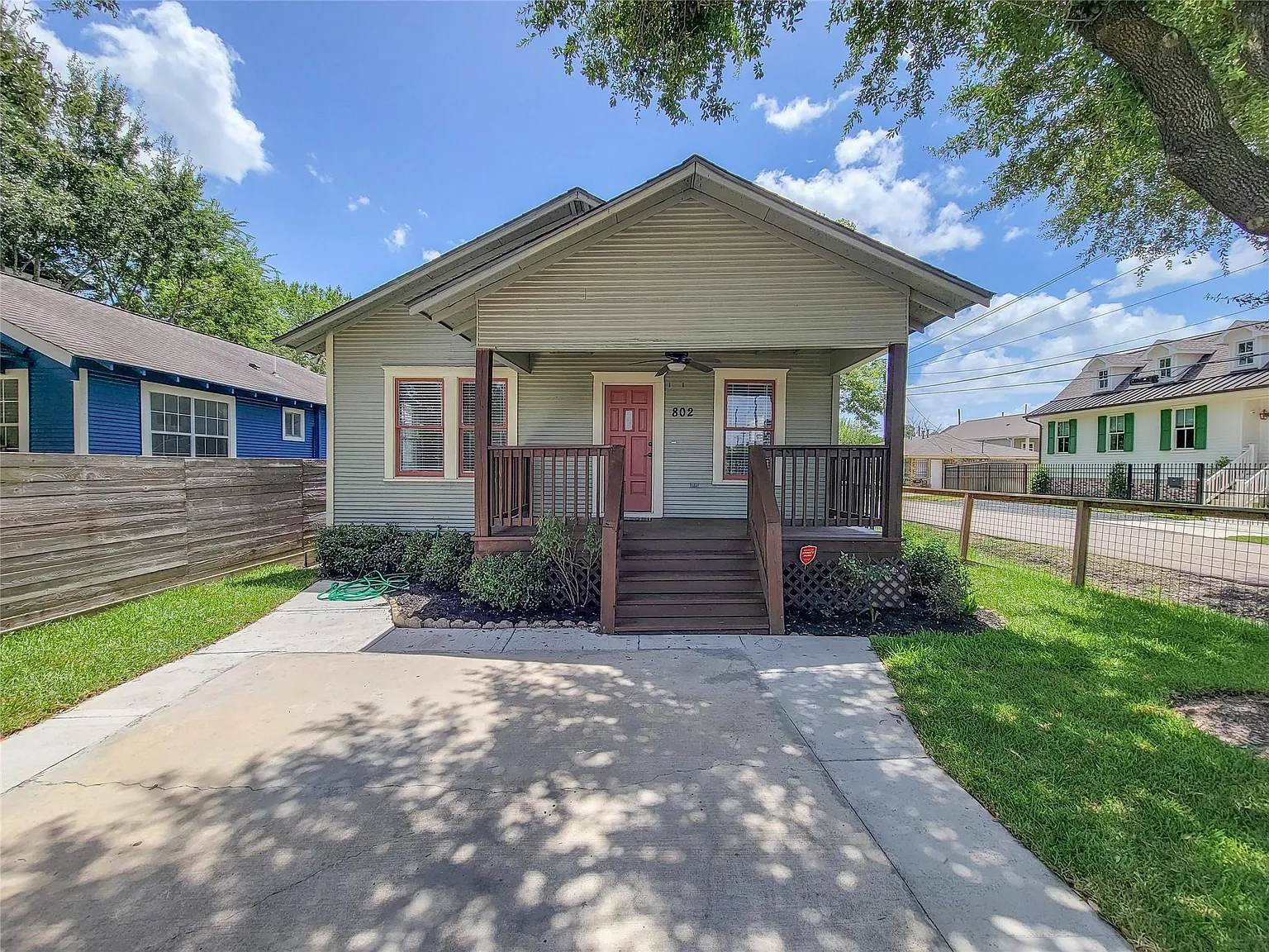 3 bed, 1.0 bath, 1040 sqft, $2,100 — Photo 3