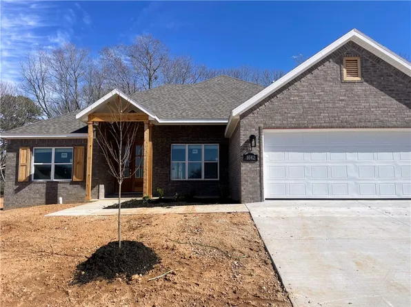 1042 S Xavier Bnd, Fayetteville, AR 72701
