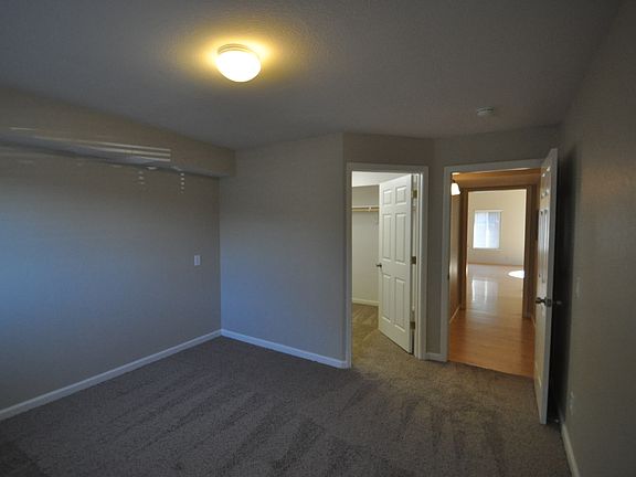 5th image of 442 McGrue Cir