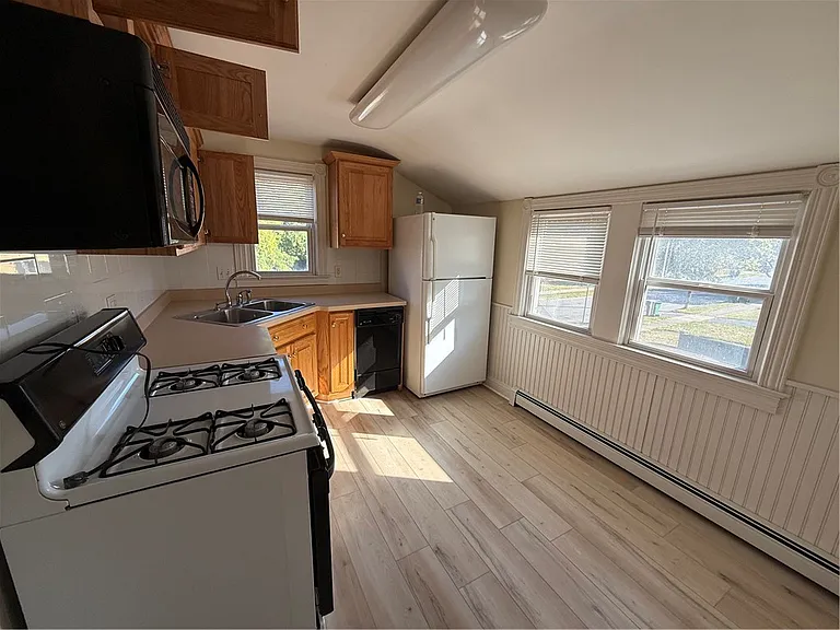 1698 Mount Hope Ave — Photo 5