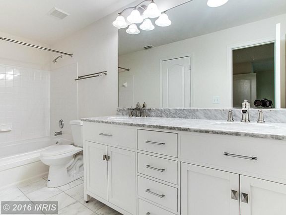 3rd image of 5600 Willoughby Newton Dr Unit 24